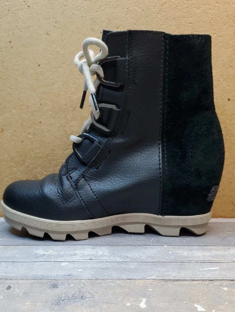 Sorel Black Joan of Arctic Wedge III Lexie Boots Size 2/20 cm